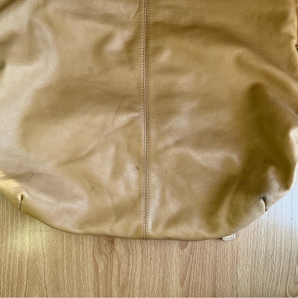 Danier beige leather hobo bag with silver metal details + removable chain purse - Picture 6 of 7